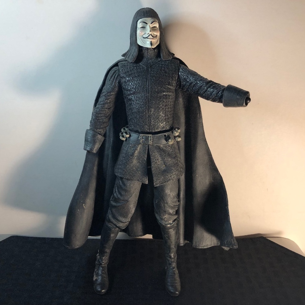 12” NECA V for Vendetta action figure (missing hands & daggers 🗡️